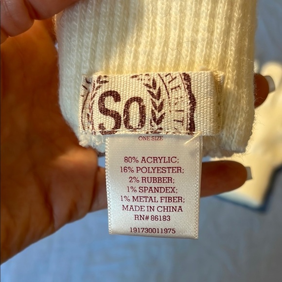 Cream Knit Gloves Tech Winter Accessories - Picture 2 of 3